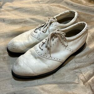 White Leather size 11.5 Men’s Signature golf shoes.